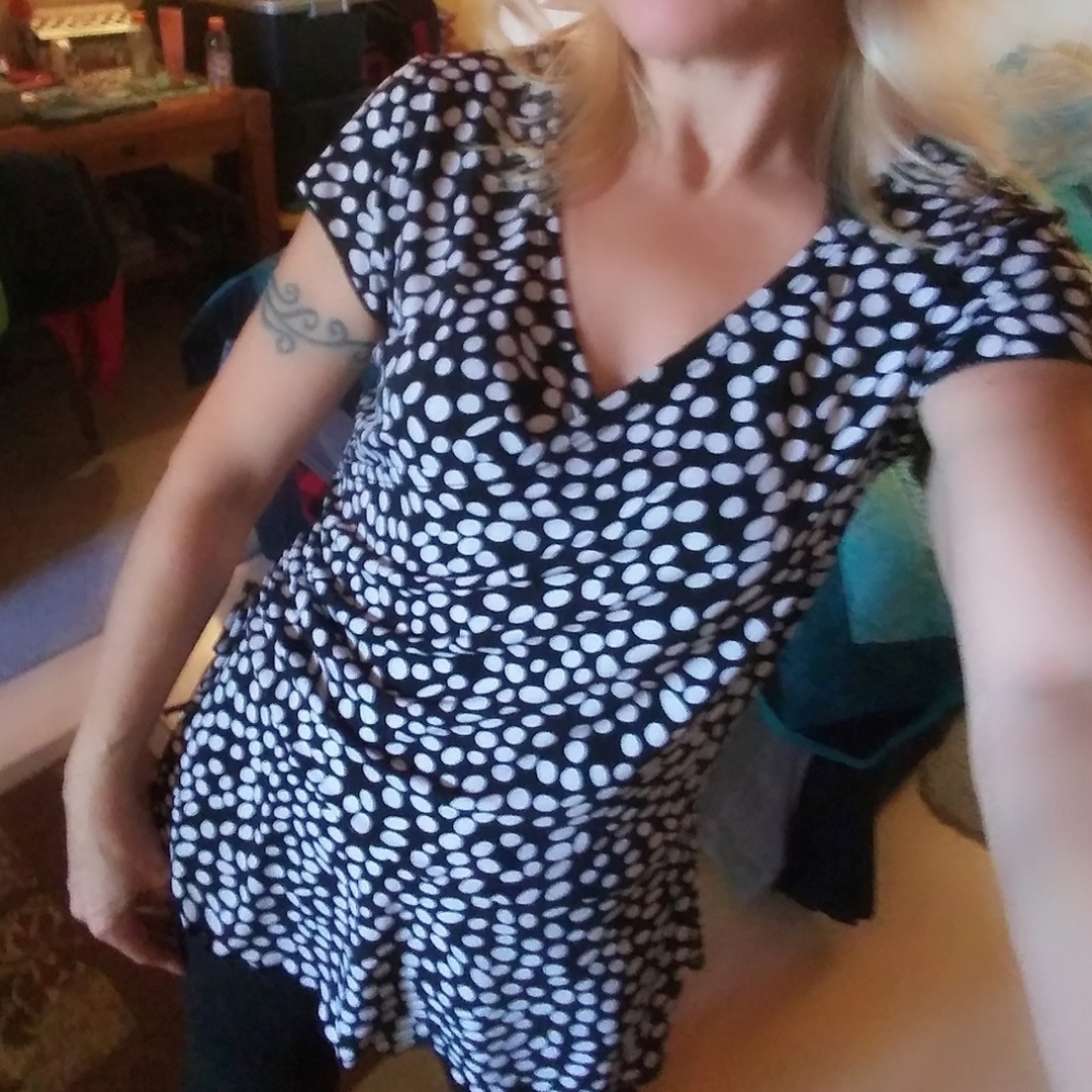 Black/white tie side blouse